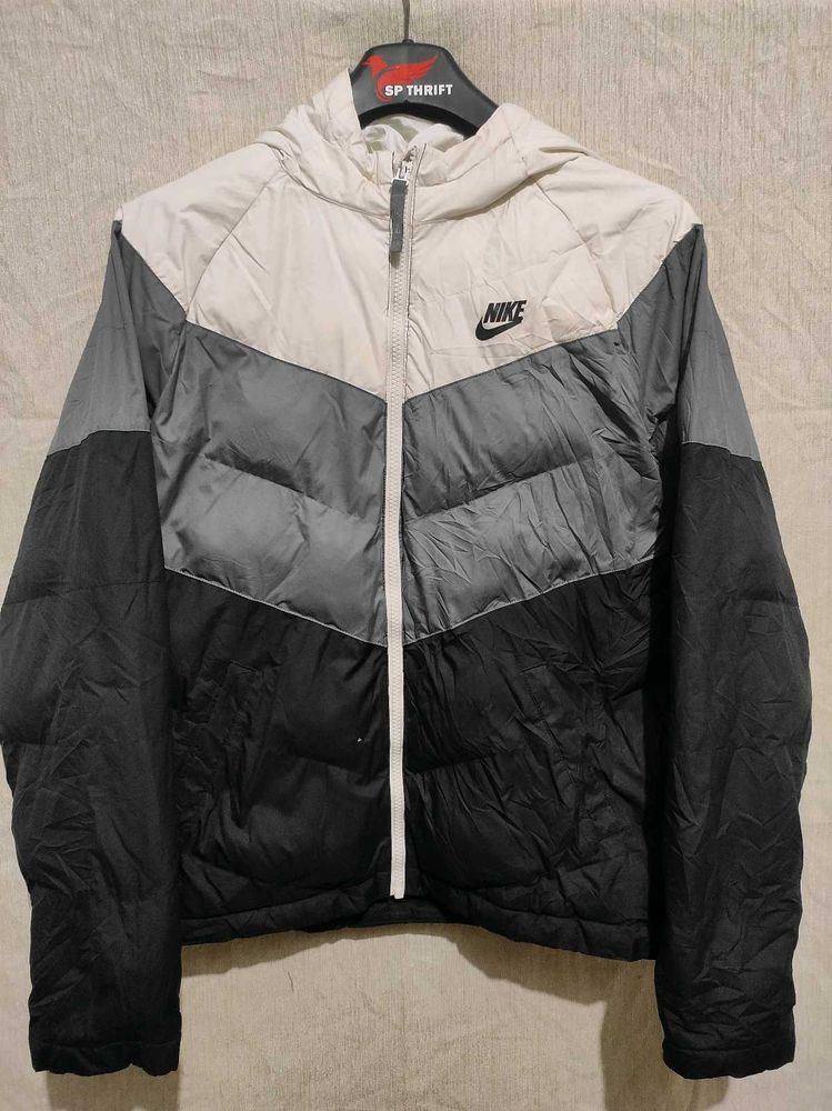Nike Puffer Jacket - Stylish &amp; Warm