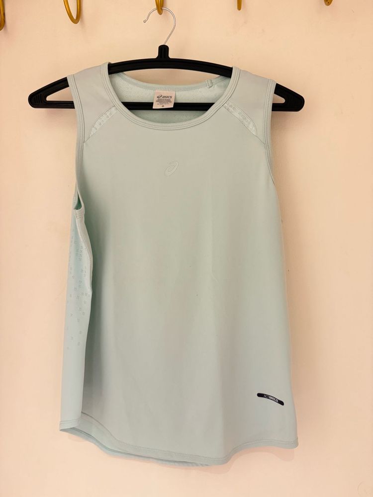 Elegant Sparingly Used T-shirt