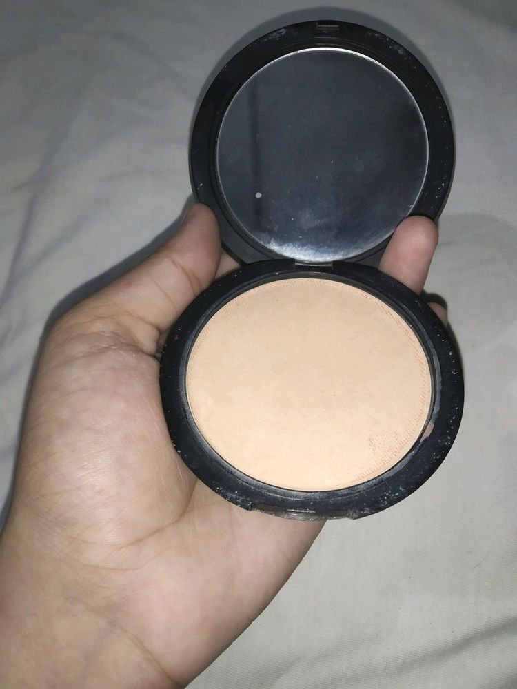 Stay Quirky Compact Powder