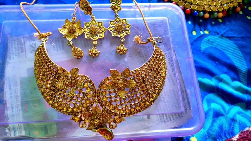 Necklace With Set