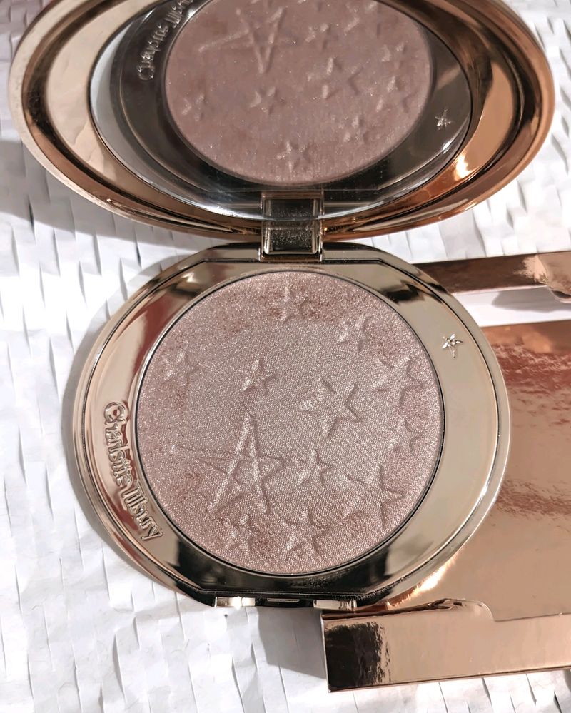 Charlotte Tilbury glow glide face highlighter