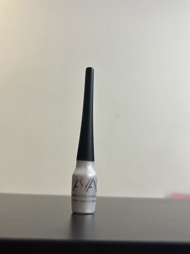Silver waterproof eyeliner