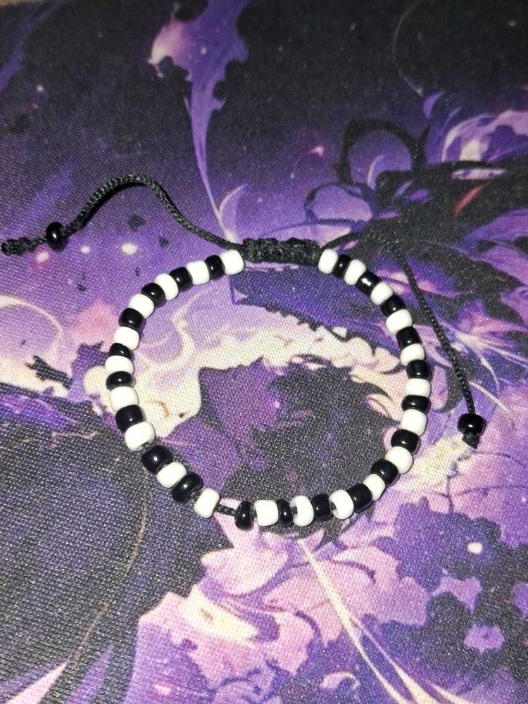 Black &amp; White Beaded Bracelet