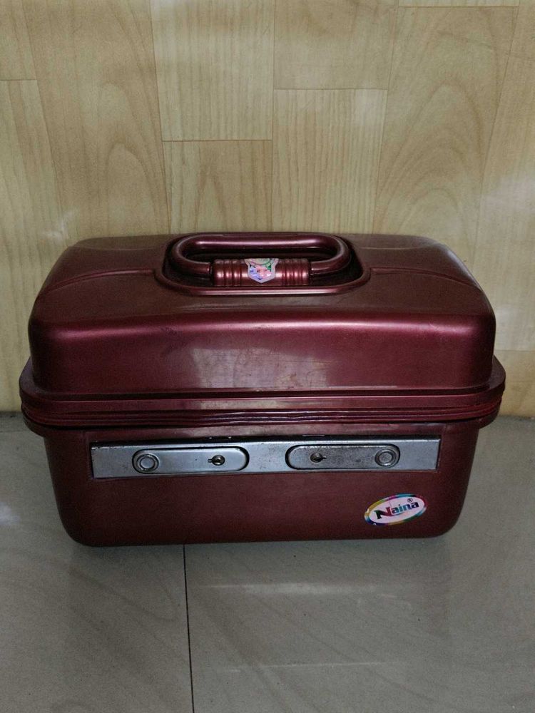Naina Burgundy Luggage Case