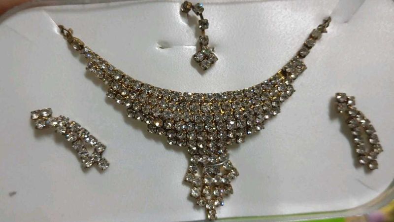 Sparkling Necklace Set