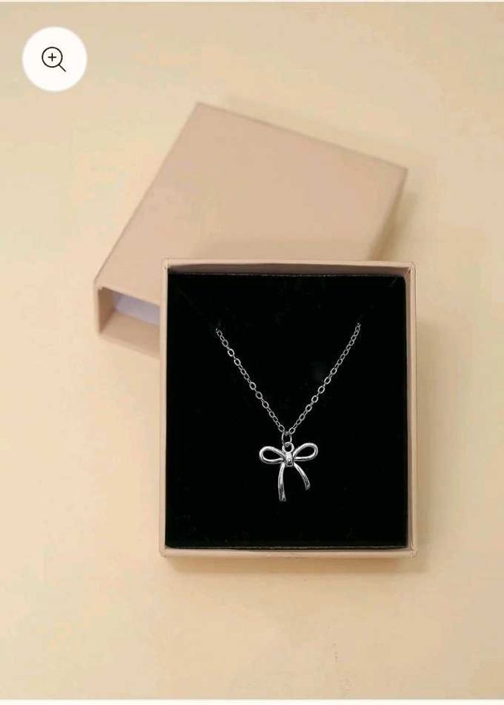 Bow Pendant Necklace