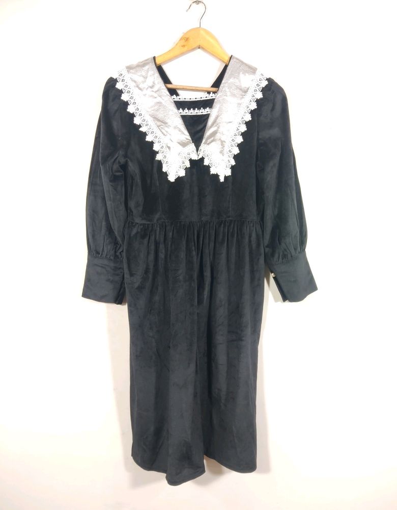 Black Lace Neck Full Sleeves Dress (Women&#39;s)