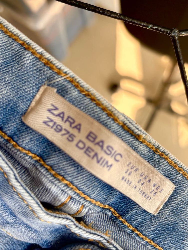 Zara Basic Denim Jeans Distressed style