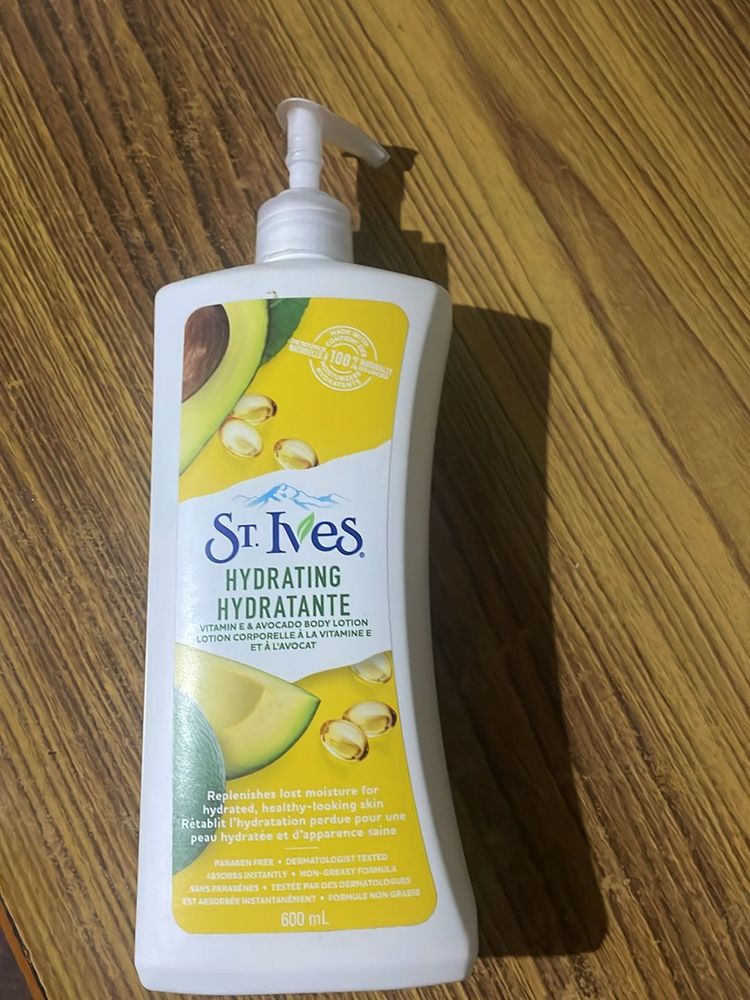 St Ives Hydrating Hydrantate Body Lotion