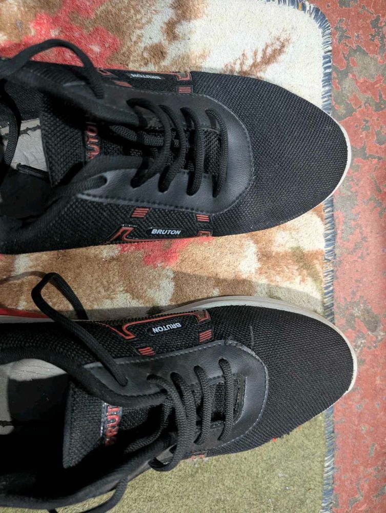Bruton Black Sneakers