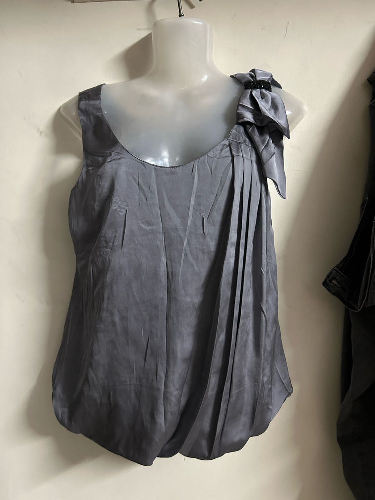 Gray Sleeveless Blouse with Bow