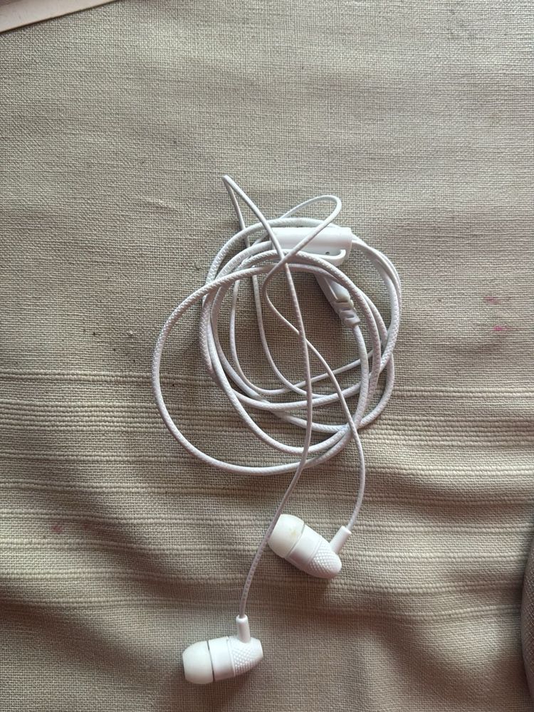White Wired Earbuds