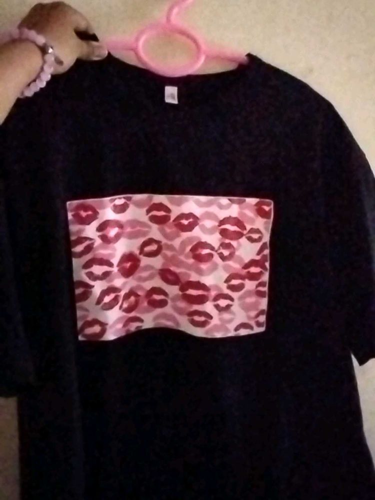 Super Oversized Kiss Print Top