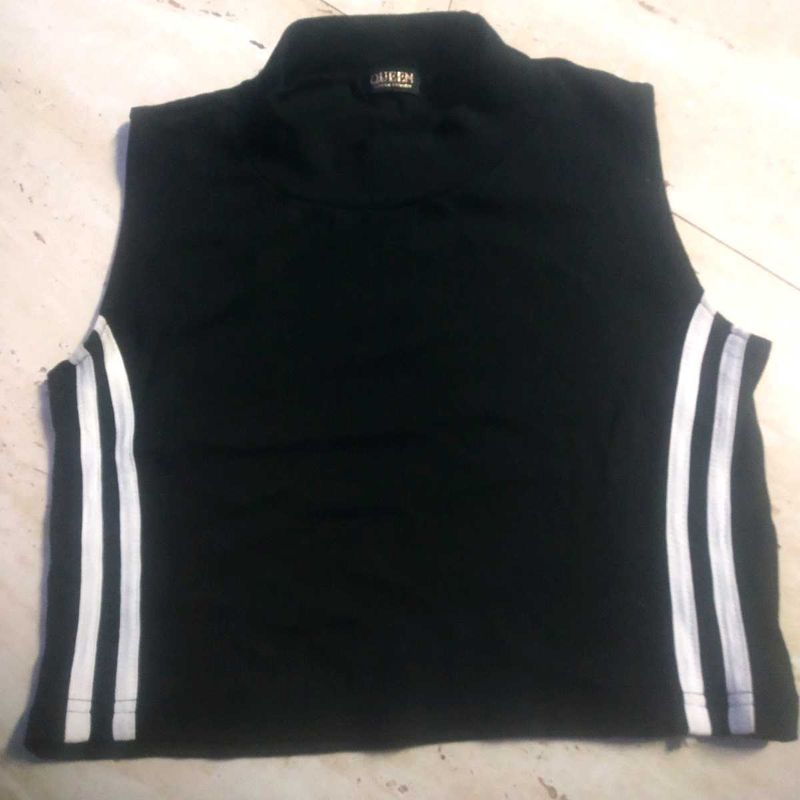 I&#39;m Selling Beautiful Crop Black Top