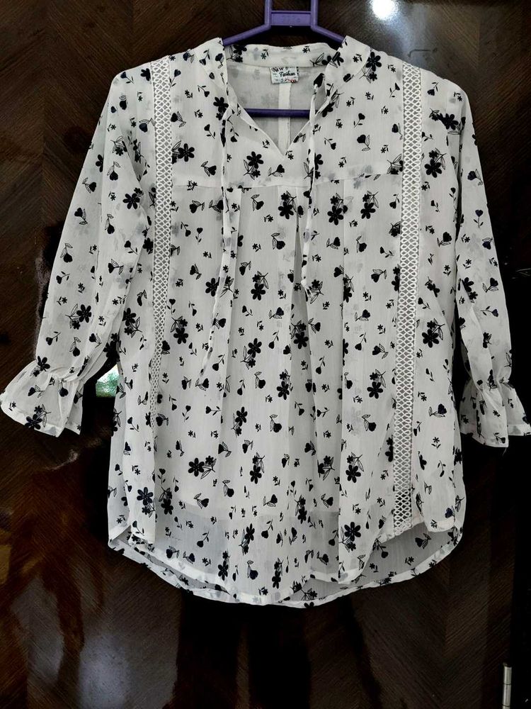 Amazing Typical Korean Top With Floral Prints