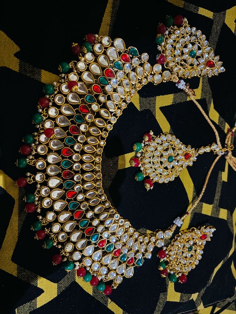 Kundan Jewelry Set