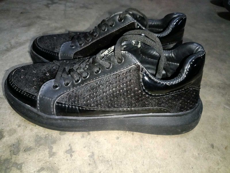 Black Sneakers for Womens