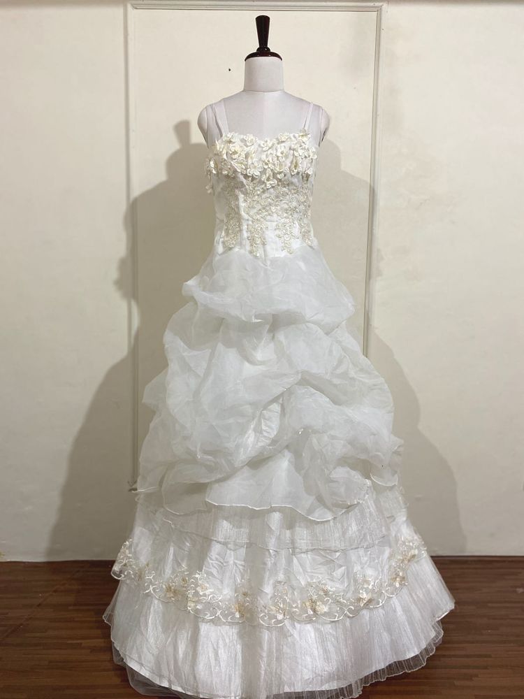 Elegant wedding dress