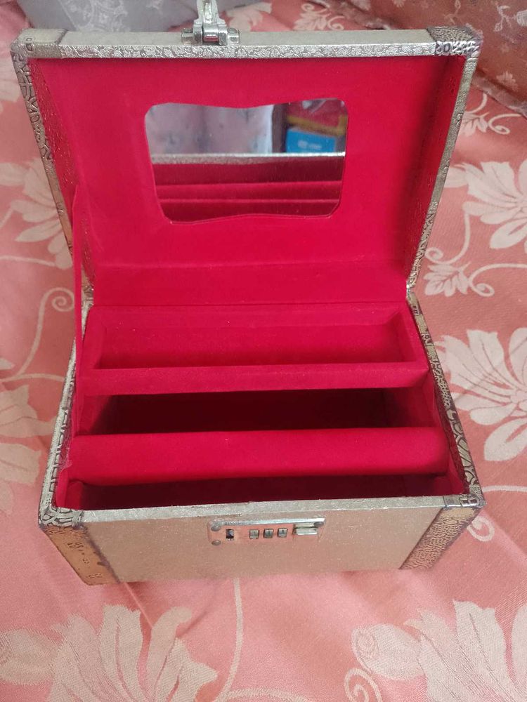 Makeup Box