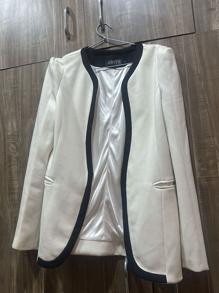 A beautiful hardly used korean blazer!