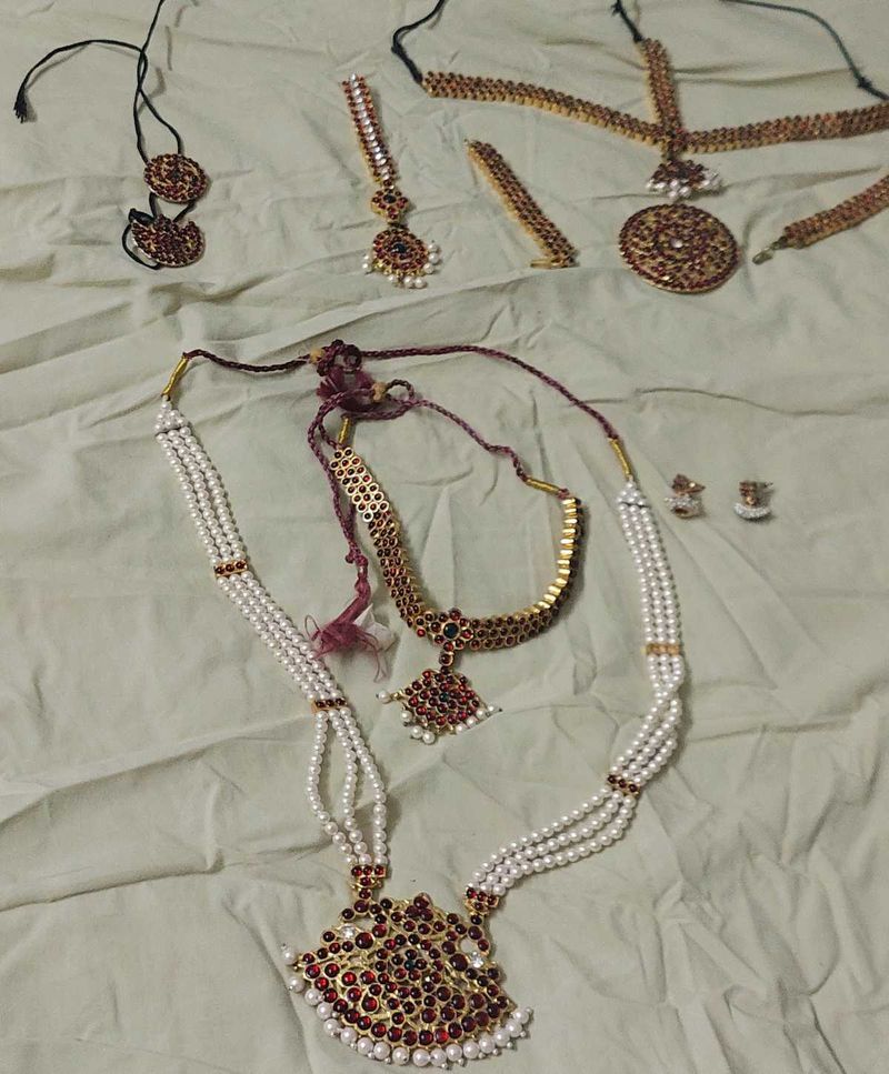 Gorgeous temple jewelry full set