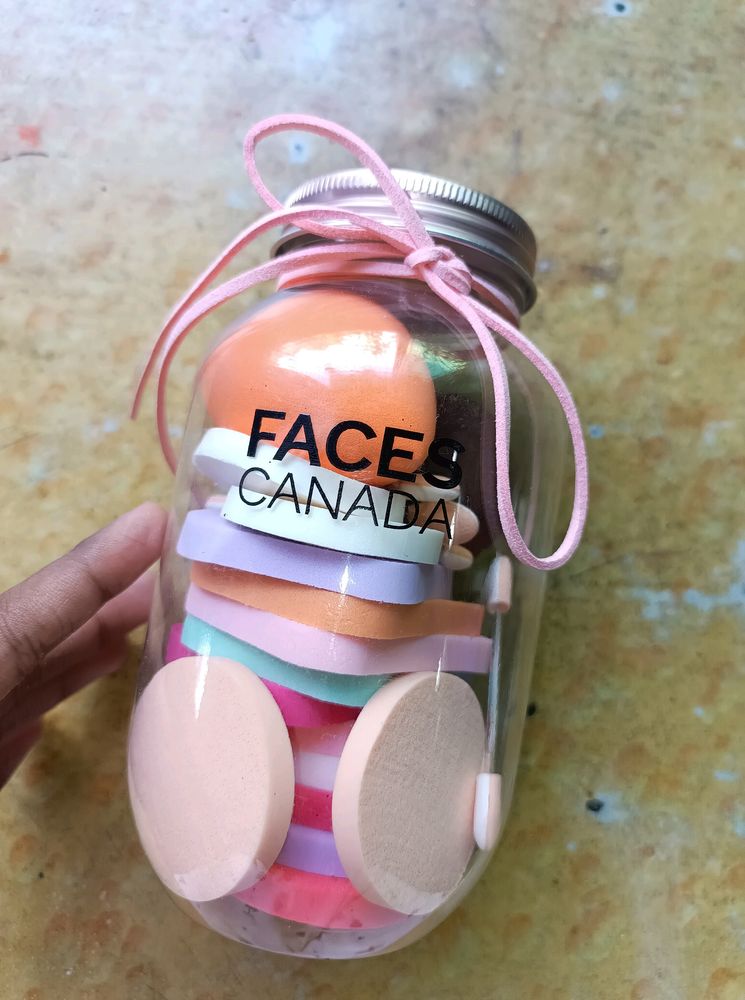 20 in 1 Faces Canada Beauty Blender