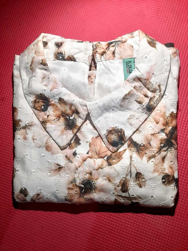 😩💗Floral Eyelet Korean Top with Peter Pan Collar