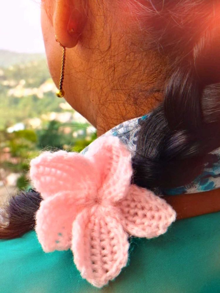 crochet Sakura hairtie