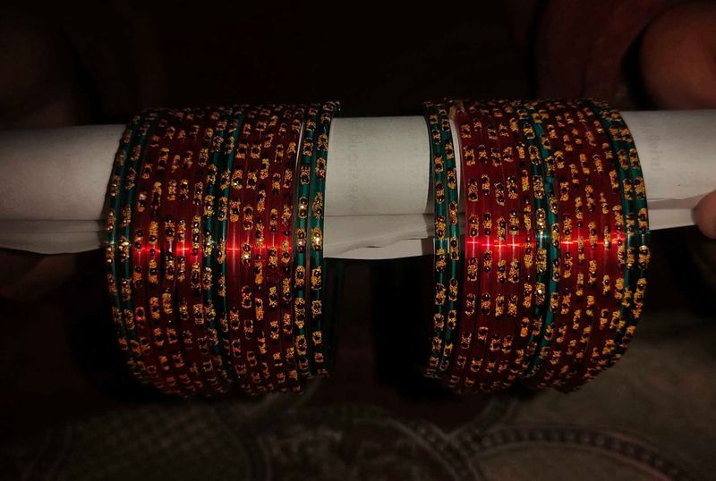 Red &amp; Green Glass Bangles
