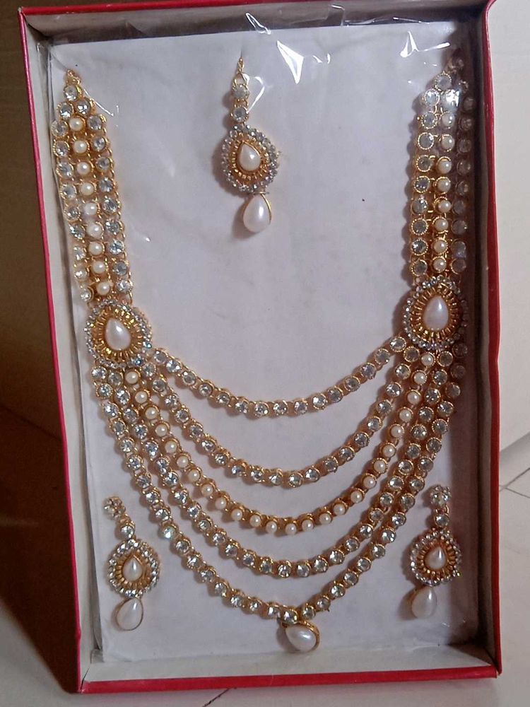 Elegant Pearl Necklace Set