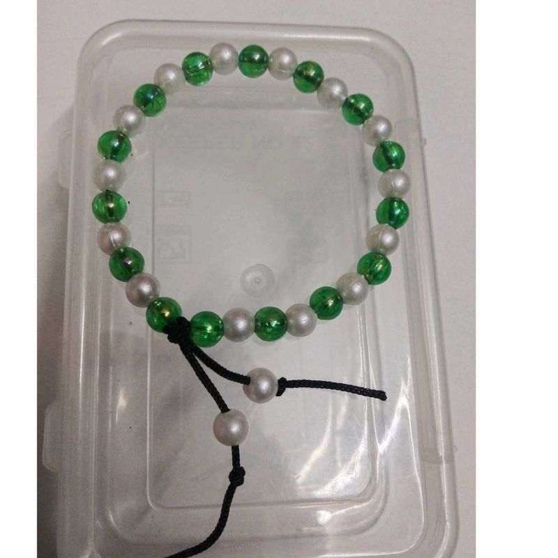 Green &amp; Pearl Beaded Bracelet