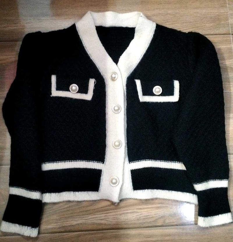 Chic Black &amp; White Cardigan