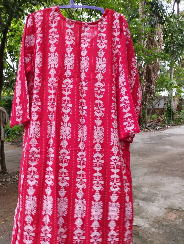 Hello Friends👭👬 This Is Total New Top Just Arrived Size 44  With Beutiful Red 🔴 Clr With Gotta Patti Wiyhout New TG So M Putting In Like New But Total New Only Cash