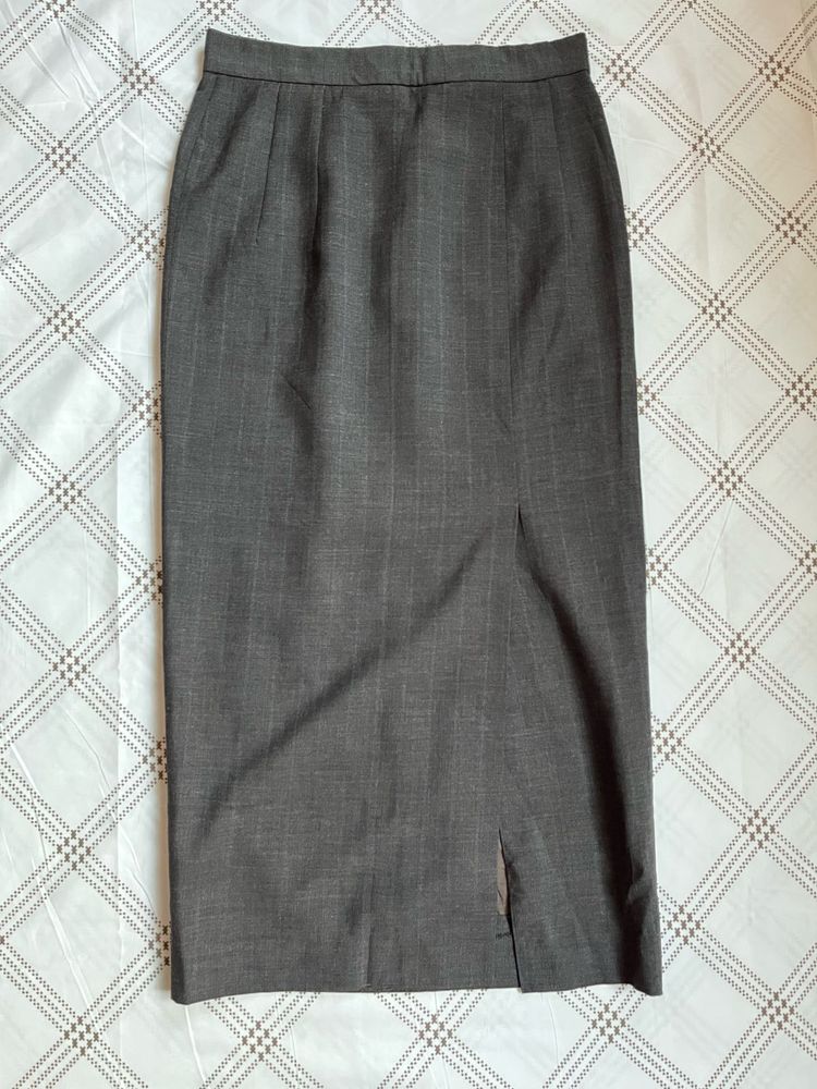 grey long skirt