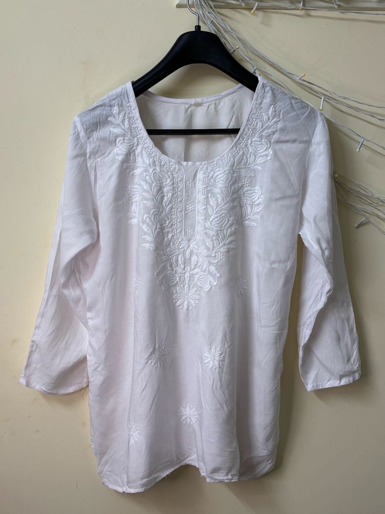 Elegant White Embroidered Kurta