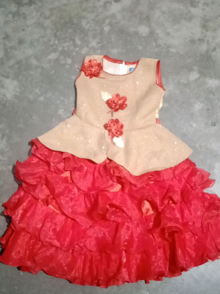 littel girl red frock