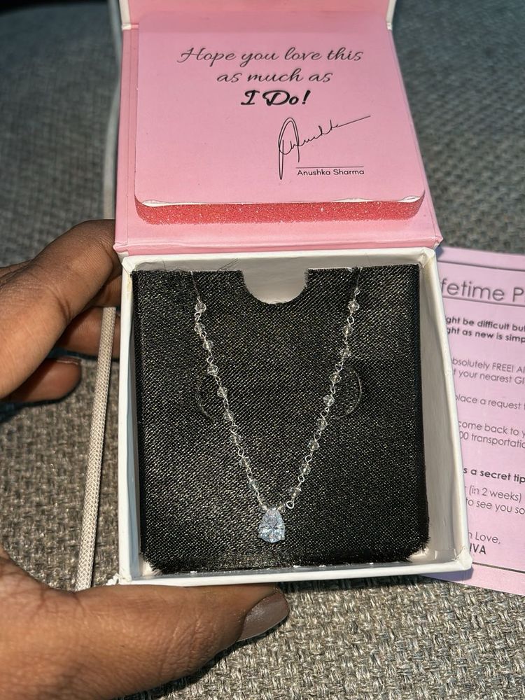 IVA Delicate Pendant Necklace