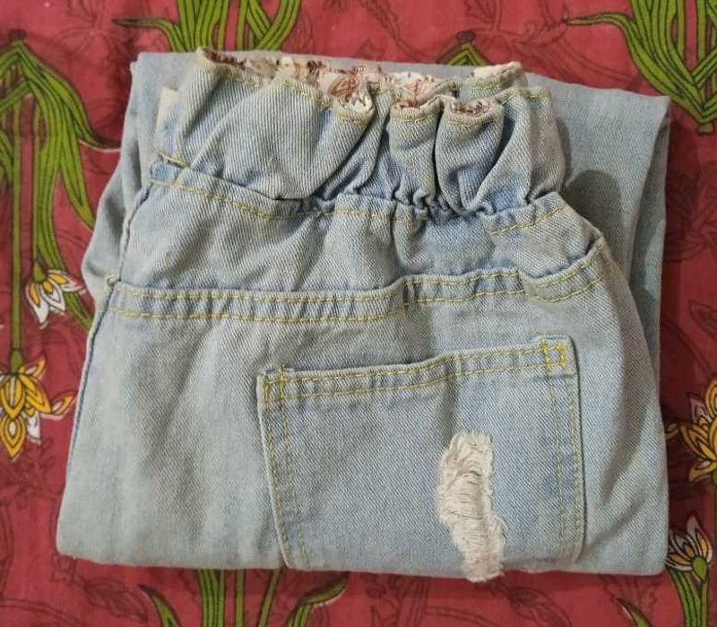 A boyfriend jeans