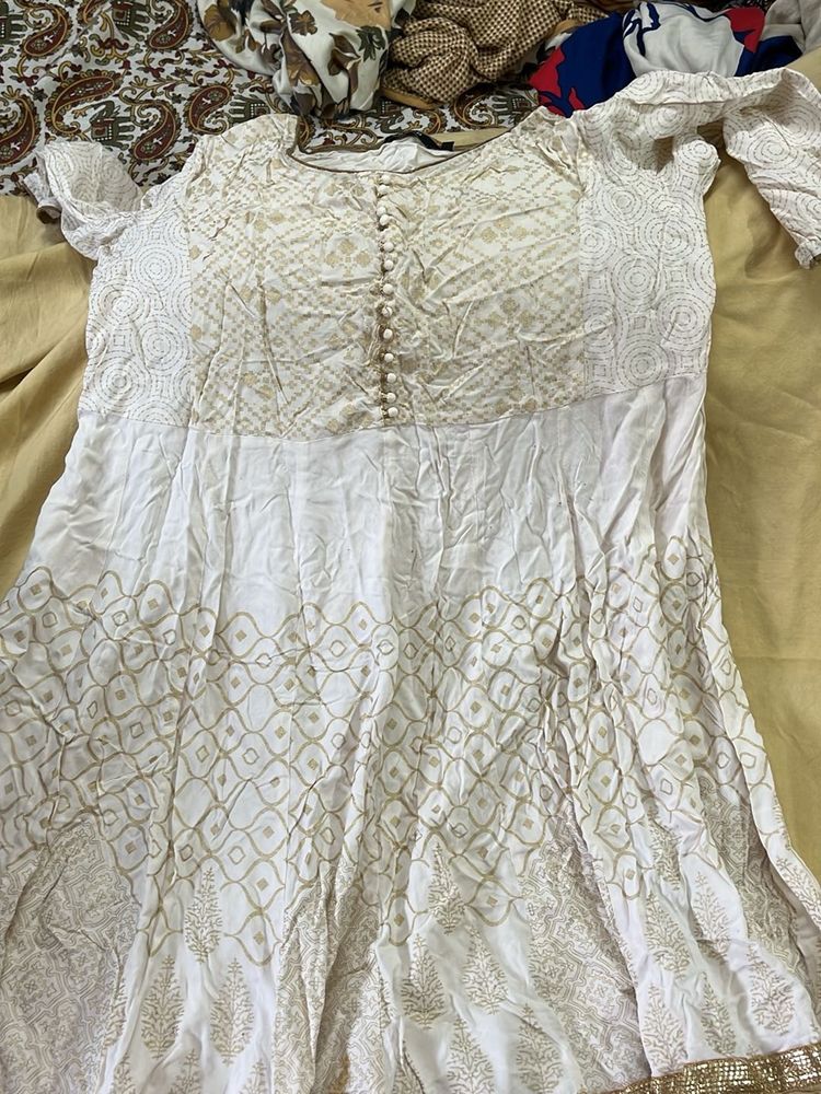 Elegant White Embroidered Kurta