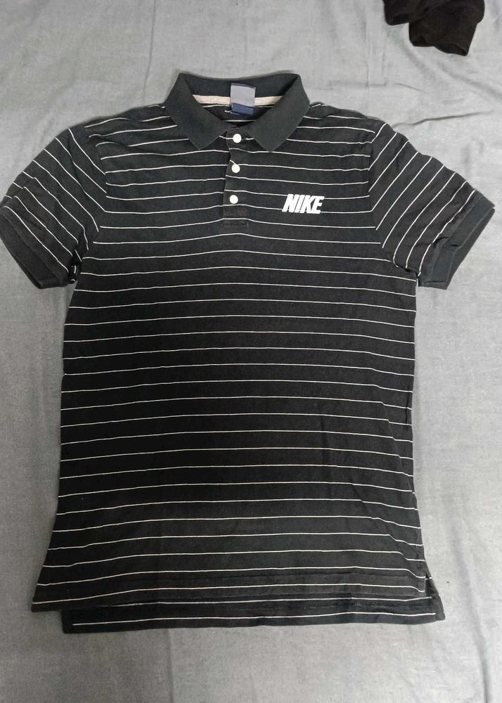 Nike Striped Polo Shirt - Classic Style