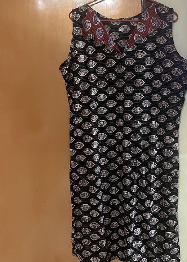 Patterned Sleeveless Kurti with collar