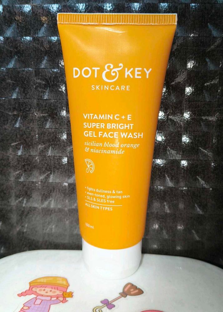 Dot &amp; Key Face Wash