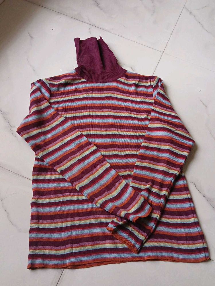 MULTICOLORED TURTLE NECK TOP
