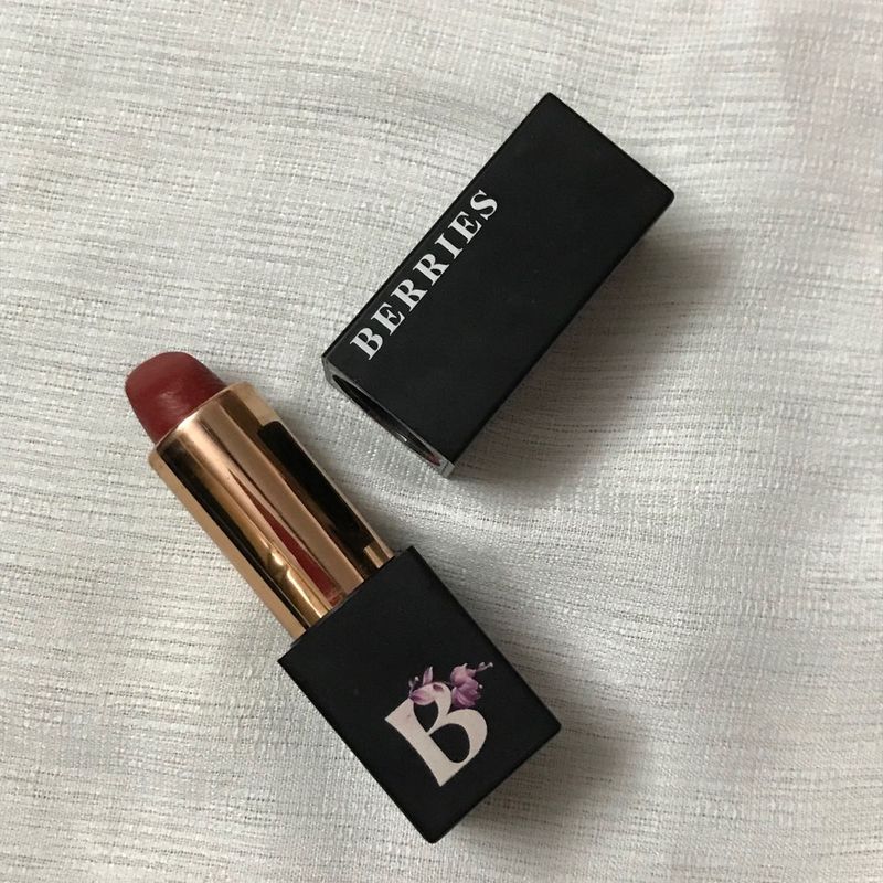 BERRIES LUXURY LIPSTICK (with Magnetic Cap)