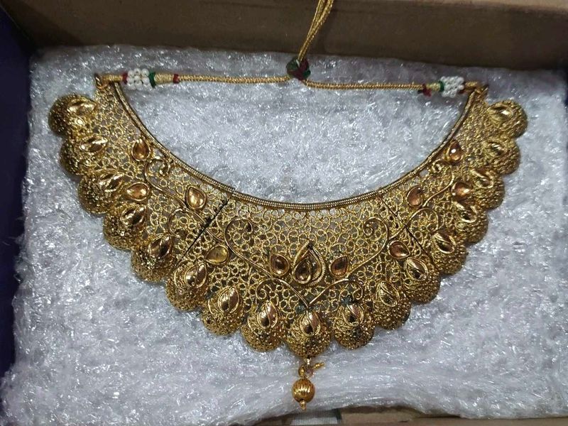 Elegant Gold  Indian Bridal Necklace with Tikka