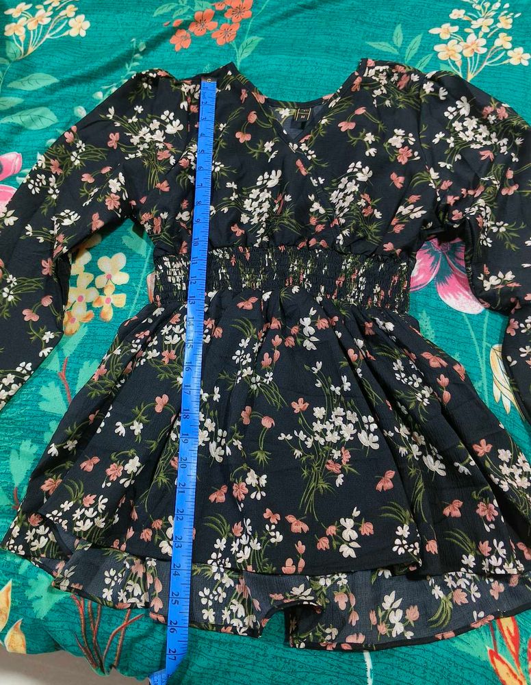 casual floral print top with puff sleeve