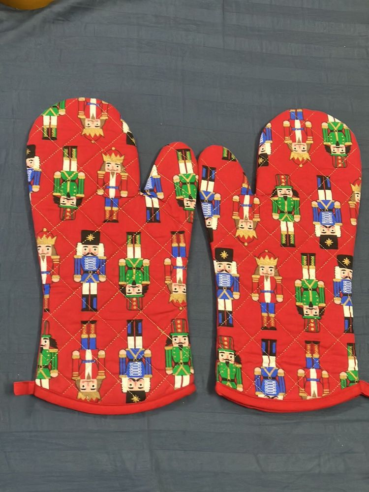 Nutcracker Oven Mitts - Set of 2
