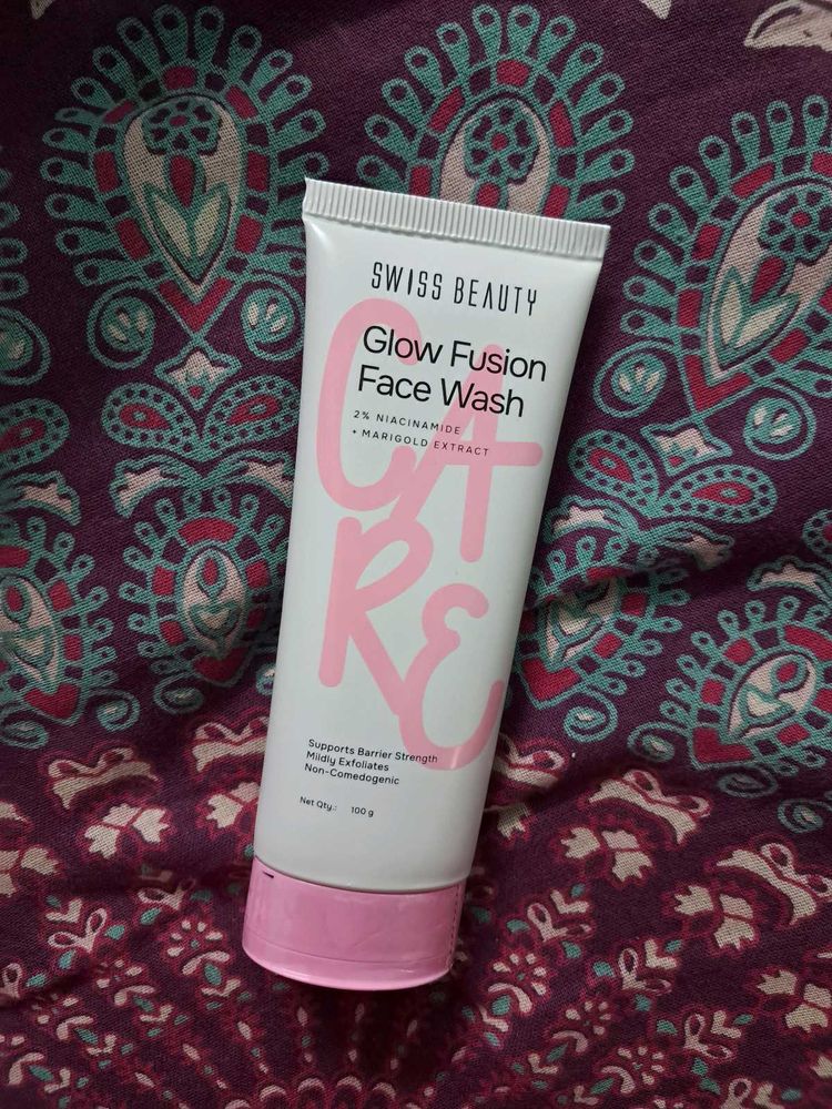 Swiss Beauty Care Glow Fusion Face Wash