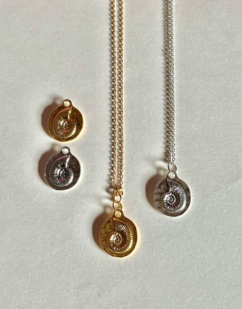 Pinteresty Dual Sided Shell Charms