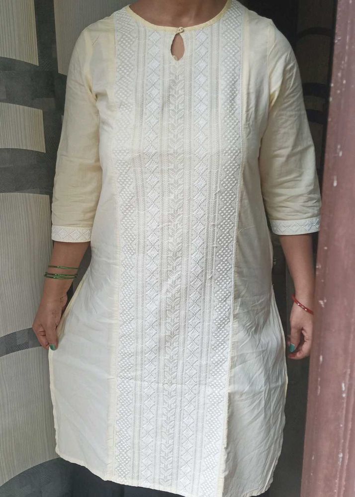 Elegant White Embroidered Kurta